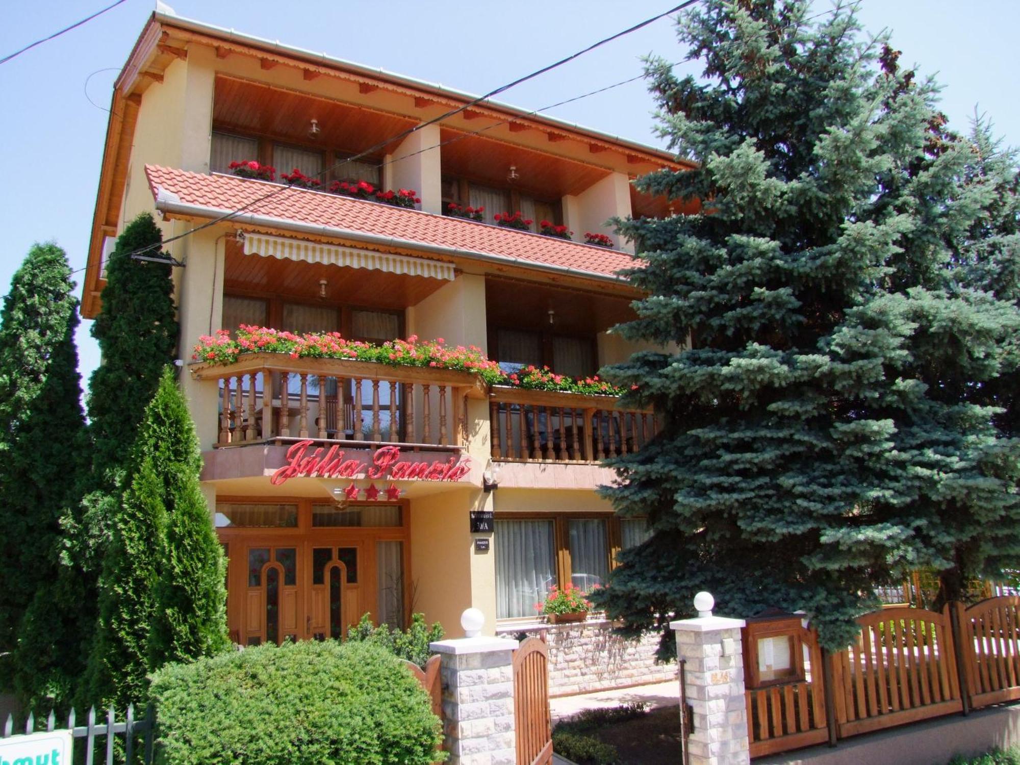 Júlia Panzió Hajduszoboszlo Exterior foto