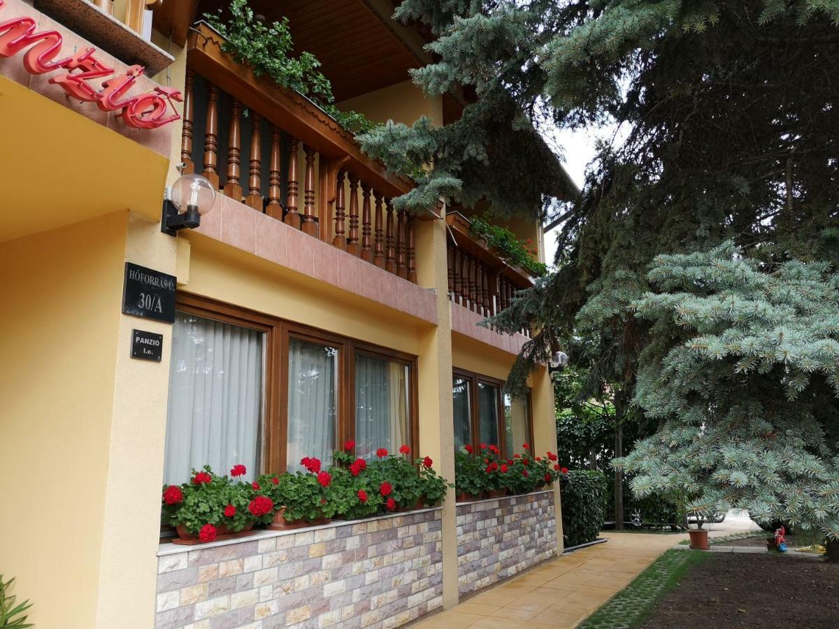 Júlia Panzió Hajduszoboszlo Exterior foto