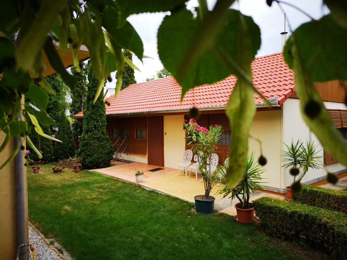 Júlia Panzió Hajduszoboszlo Exterior foto